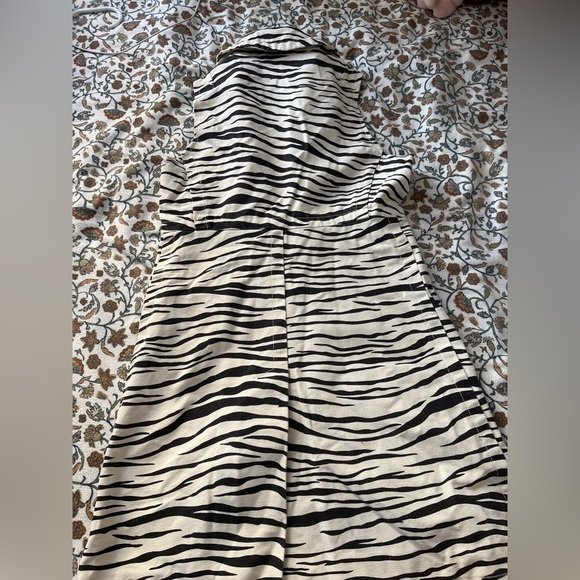 Zebra Collared Denim Dress with pocketss🦓 - Picture 2 of 4